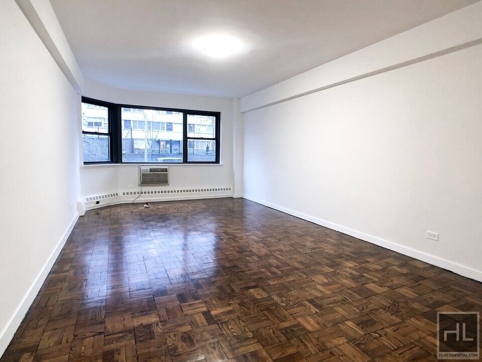 EAST 69 STREET in New York, NY - Building Photo