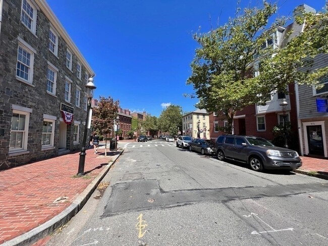 87 Main St, Unit 1 in Boston, MA - Foto de edificio - Building Photo