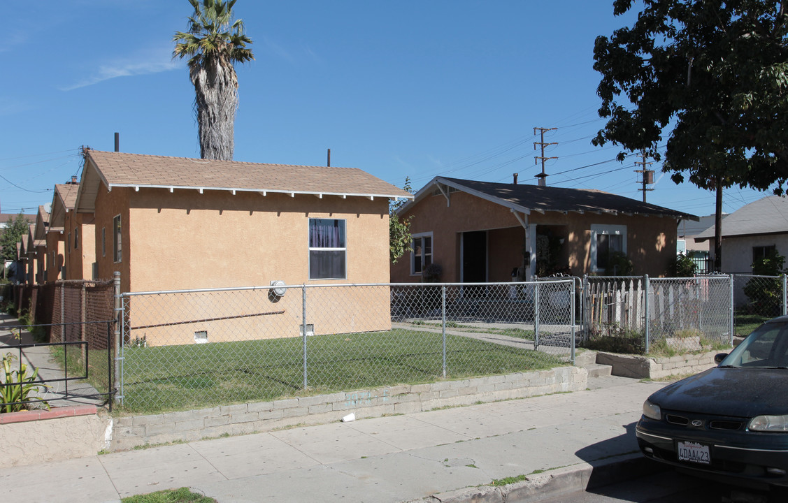 El Pueblo Apartments in Huntington Park, CA - Building Photo