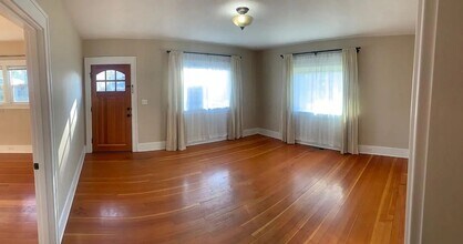 5231 SE Hull Ave in Milwaukie, OR - Building Photo - Building Photo