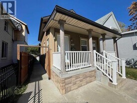 330 Elliott St W in Windsor, ON - Building Photo