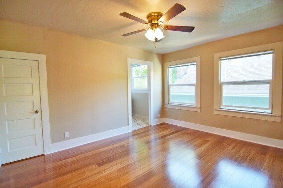 4937 S Corbett Ave in Portland, OR - Building Photo - Building Photo