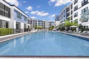 The Pointe on Westshore in Tampa, FL - Building Photo