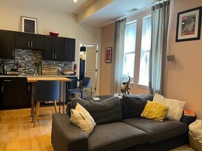 317 6th S St, Unit 3R in Philadelphia, PA - Foto de edificio - Building Photo