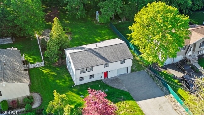 8 Glencross Rd in West Milford, NJ - Building Photo - Building Photo