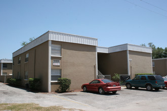 Center Place Apartments in Tampa, FL - Foto de edificio - Building Photo