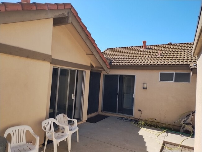 3545 Fountain Way in Modesto, CA - Foto de edificio - Building Photo