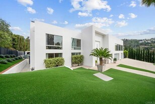 7713 Esterel Dr in San Diego, CA - Building Photo