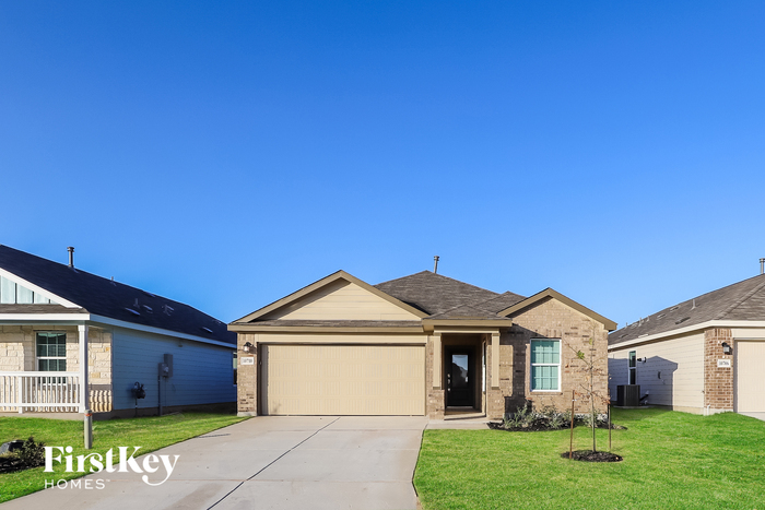 10710 Vinateros Dr in Converse, TX - Building Photo