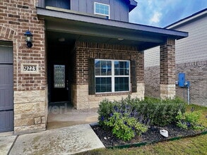 9223 Foxing Blf in Converse, TX - Building Photo - Building Photo