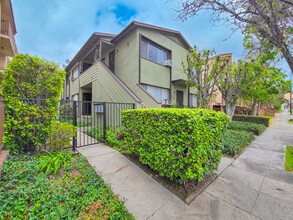 325 E Verdugo Ave in Burbank, CA - Building Photo - Primary Photo