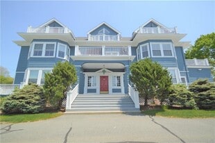 398 Wolcott Ave in Middletown, RI - Building Photo