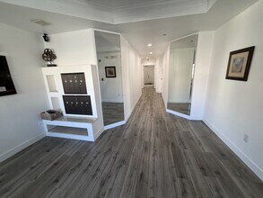 1247 Barry Ave, Unit 401 in Los Angeles, CA - Foto de edificio - Building Photo