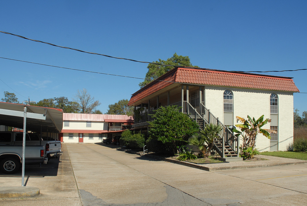 3650 Fish Hook Ln in Bridge City, TX - Building Photo