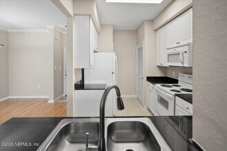 8539 Gate Pkwy W in Jacksonville, FL - Building Photo - Building Photo