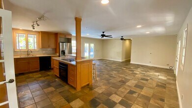 575 N Kalaheo Ave in Kailua, HI - Building Photo - Building Photo