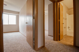 Delaware Crossing Apartments & Townhomes in Ankeny, IA - Foto de edificio - Building Photo