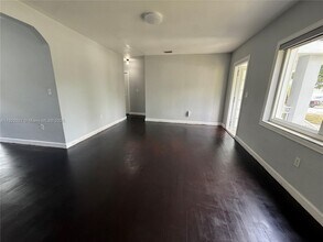 501 SW 69th Ave in Miami, FL - Building Photo - Building Photo