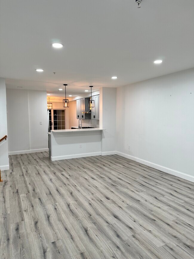 1550 Northern Neck Dr, Unit 102 in Vienna, VA - Foto de edificio - Building Photo