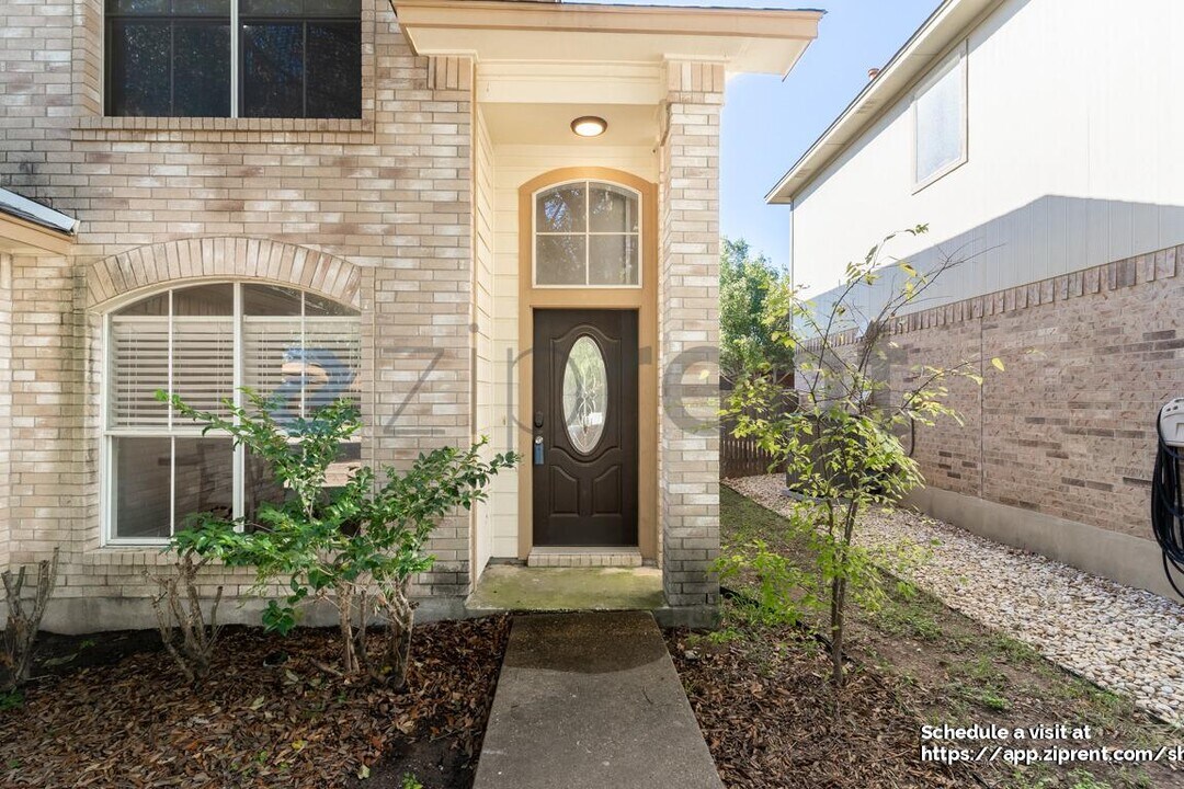 1002 Port Daniel Dr in Leander, TX - Building Photo