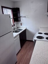 12327 Lake St in Anchorage, AK - Building Photo - Building Photo