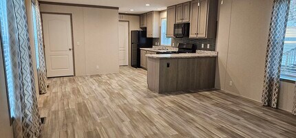 9645 Seaway Dr in Algonac, MI - Building Photo - Building Photo