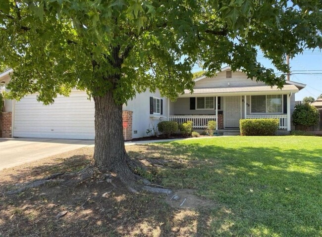 2303 S Sallee St in Visalia, CA - Building Photo - Building Photo