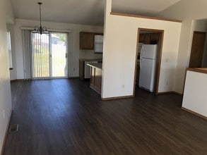1342 N Aksarben Ct in Wichita, KS - Building Photo - Building Photo