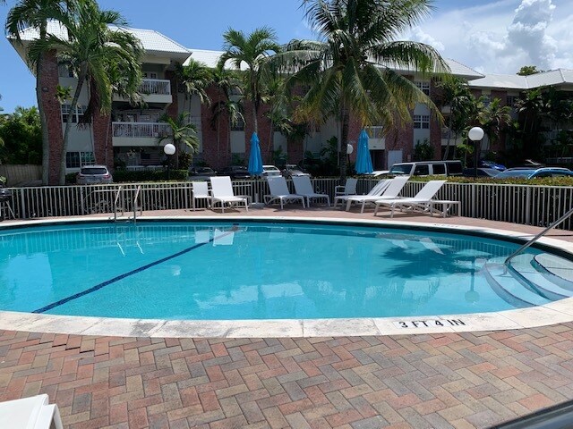 2426 SE 17th St, Unit 208 in Fort Lauderdale, FL - Building Photo