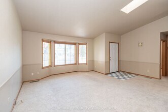 2431 NE 6th St in Bend, OR - Building Photo - Building Photo