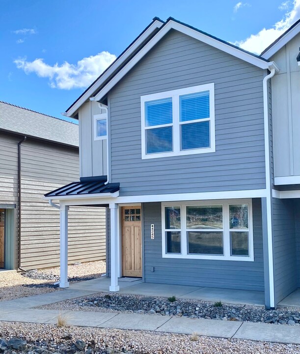 4245 SW 39th St in Redmond, OR - Building Photo