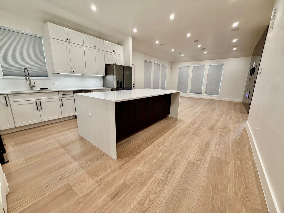 16106 Archway Dr in Houston, TX - Building Photo