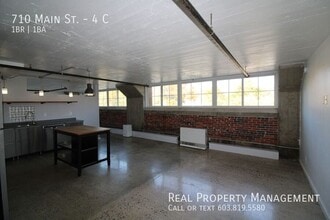 710 Main St in Rollinsford, NH - Foto de edificio - Building Photo