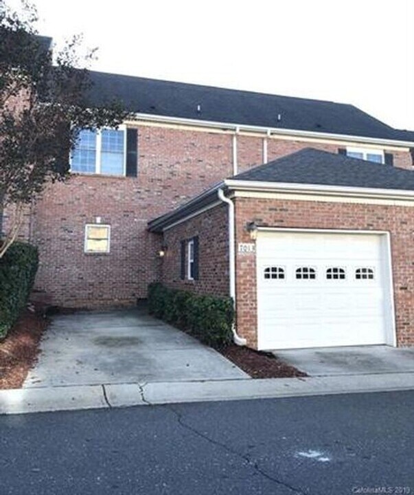 7013 Elm Hill Ct in Charlotte, NC - Building Photo