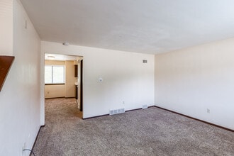 Briarwood Townhomes in Latrobe, PA - Building Photo - Interior Photo