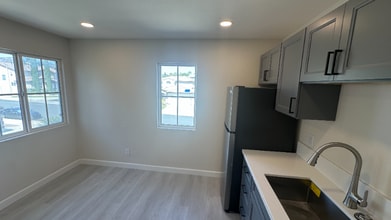 39391 Tiburon Dr in Murrieta, CA - Foto de edificio - Building Photo
