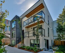 1018 11th Av W in Vancouver, BC - Building Photo