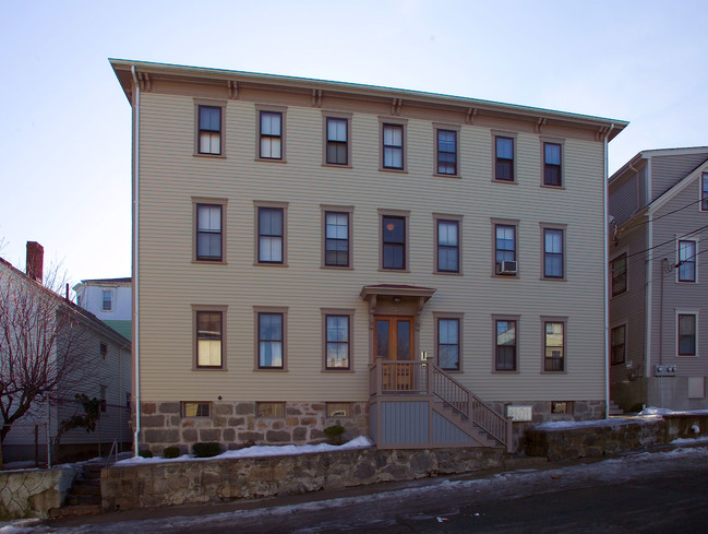 307 Wade St in Fall River, MA - Foto de edificio - Building Photo