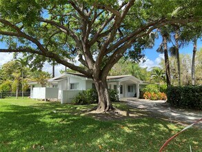 9840 SW 69th Ave in Miami, FL - Building Photo - Building Photo