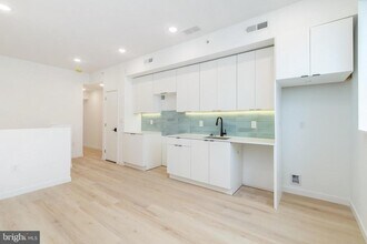 2721 N Howard St in Philadelphia, PA - Foto de edificio - Building Photo