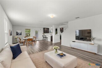 4703 Plaza Ctr in San Antonio, TX - Building Photo - Building Photo