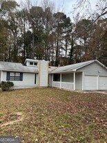 9579 Briar Creek Ln in Jonesboro, GA - Building Photo