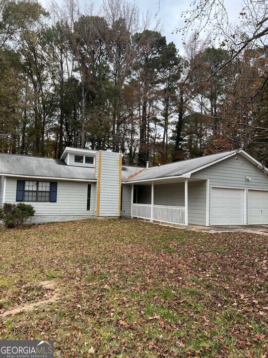 9579 Briar Creek Ln in Jonesboro, GA - Building Photo