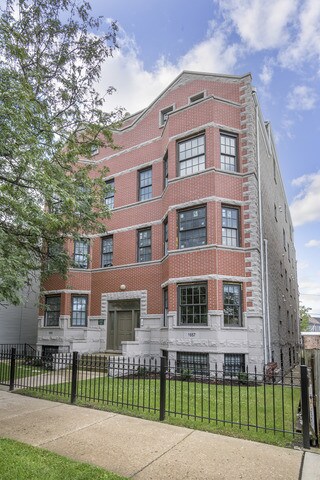 property at 1657 W Wrightwood Ave