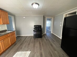 93 Whipple St in Lowell, MA - Building Photo - Building Photo