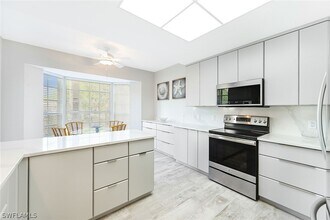 651 Wiggins Lake Dr in Naples, FL - Foto de edificio - Building Photo
