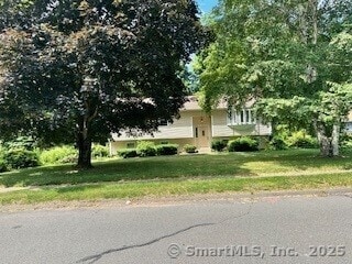 24 Candlewood Ln in Southington, CT - Building Photo