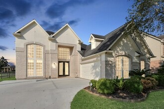 5410 Deerbourne Chase Dr in Sugar Land, TX - Foto de edificio - Building Photo