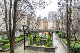 11000 NE 10th St in Bellevue, WA - Building Photo - Building Photo