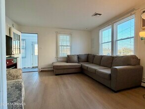 546 E Bayview Ave in Ocean Gate, NJ - Building Photo - Building Photo